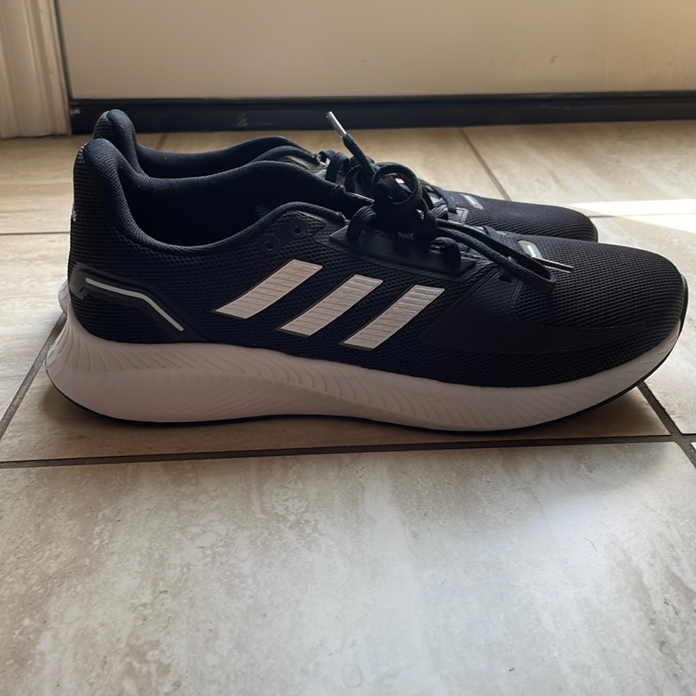 NWOT Mens Black Adidas